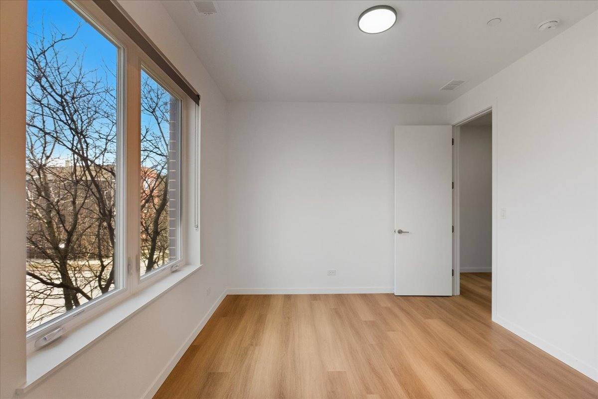 Apartment for rent at 204 S Leavitt St #302, Chicago, IL 60612