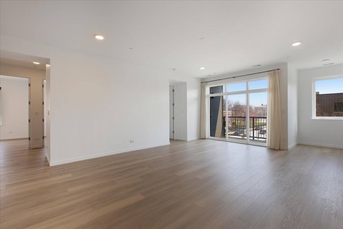 Apartment for rent at 204 S Leavitt St #302, Chicago, IL 60612