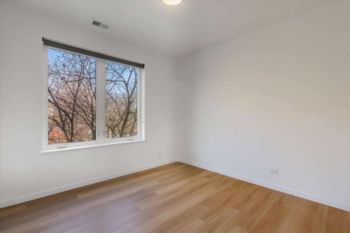 Apartment for rent at 204 S Leavitt St #302, Chicago, IL 60612