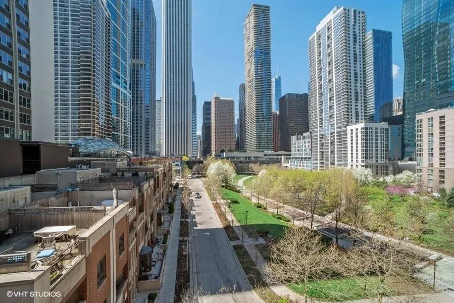 Apartment for rent at 178 N Harbor Dr #178, Chicago, IL 60601