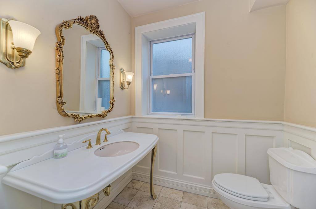 Apartment for rent at 6833 S Cregier Ave, Chicago, IL 60649