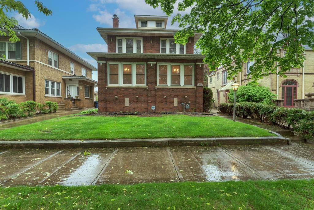 Apartment for rent at 6833 S Cregier Ave, Chicago, IL 60649