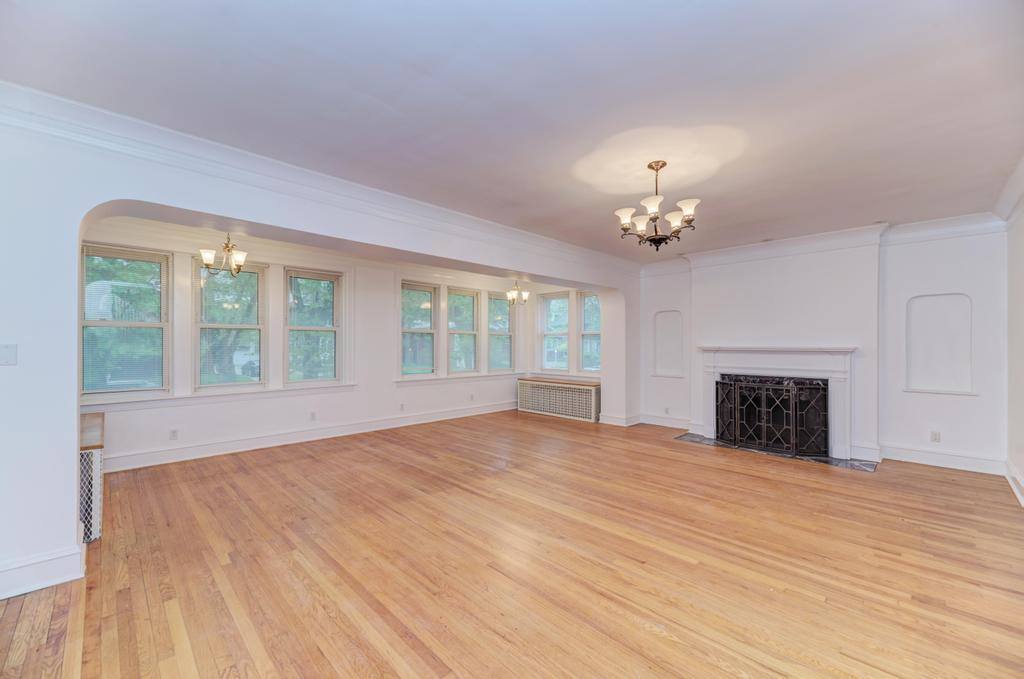 Apartment for rent at 6833 S Cregier Ave, Chicago, IL 60649