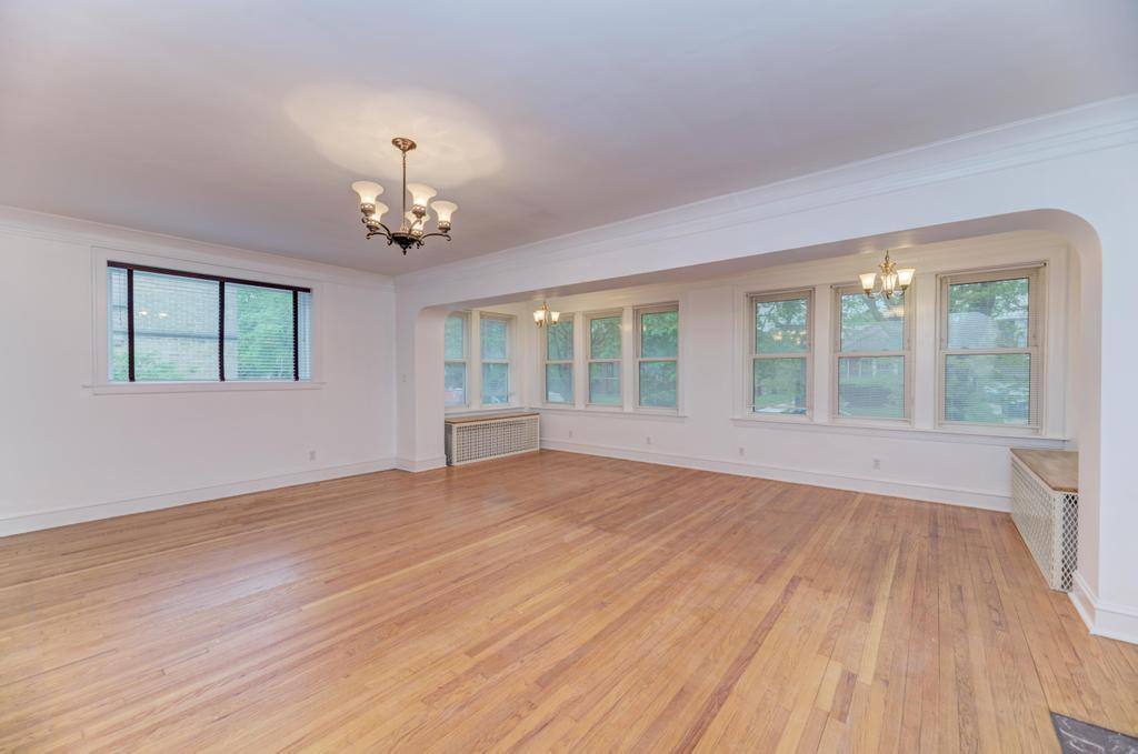 Apartment for rent at 6833 S Cregier Ave, Chicago, IL 60649