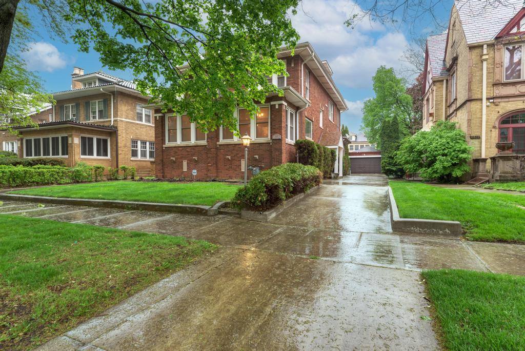 Apartment for rent at 6833 S Cregier Ave, Chicago, IL 60649