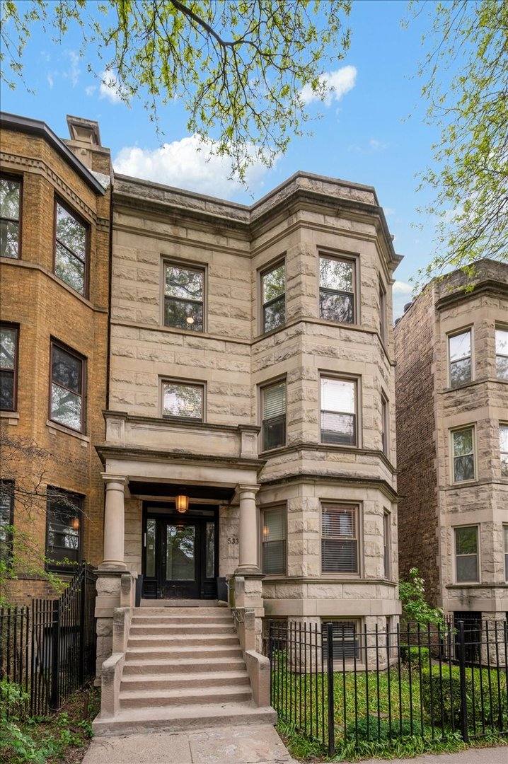 Apartment for rent at 5331 N Winthrop Ave #3, Chicago, IL 60640
