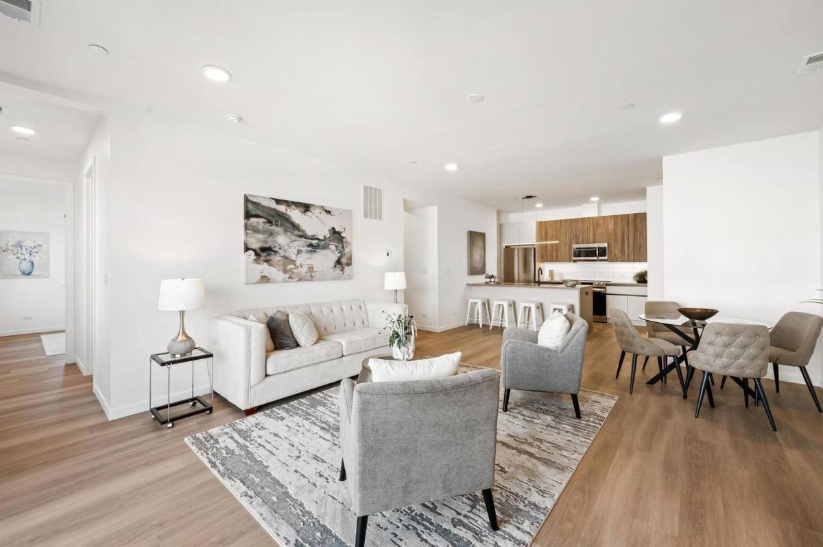 Apartment for rent at 204 S Leavitt St #204, Chicago, IL 60612