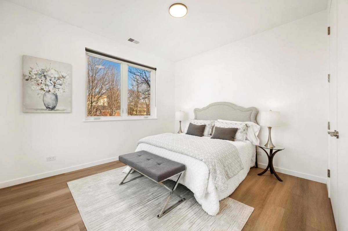 Apartment for rent at 204 S Leavitt St #204, Chicago, IL 60612