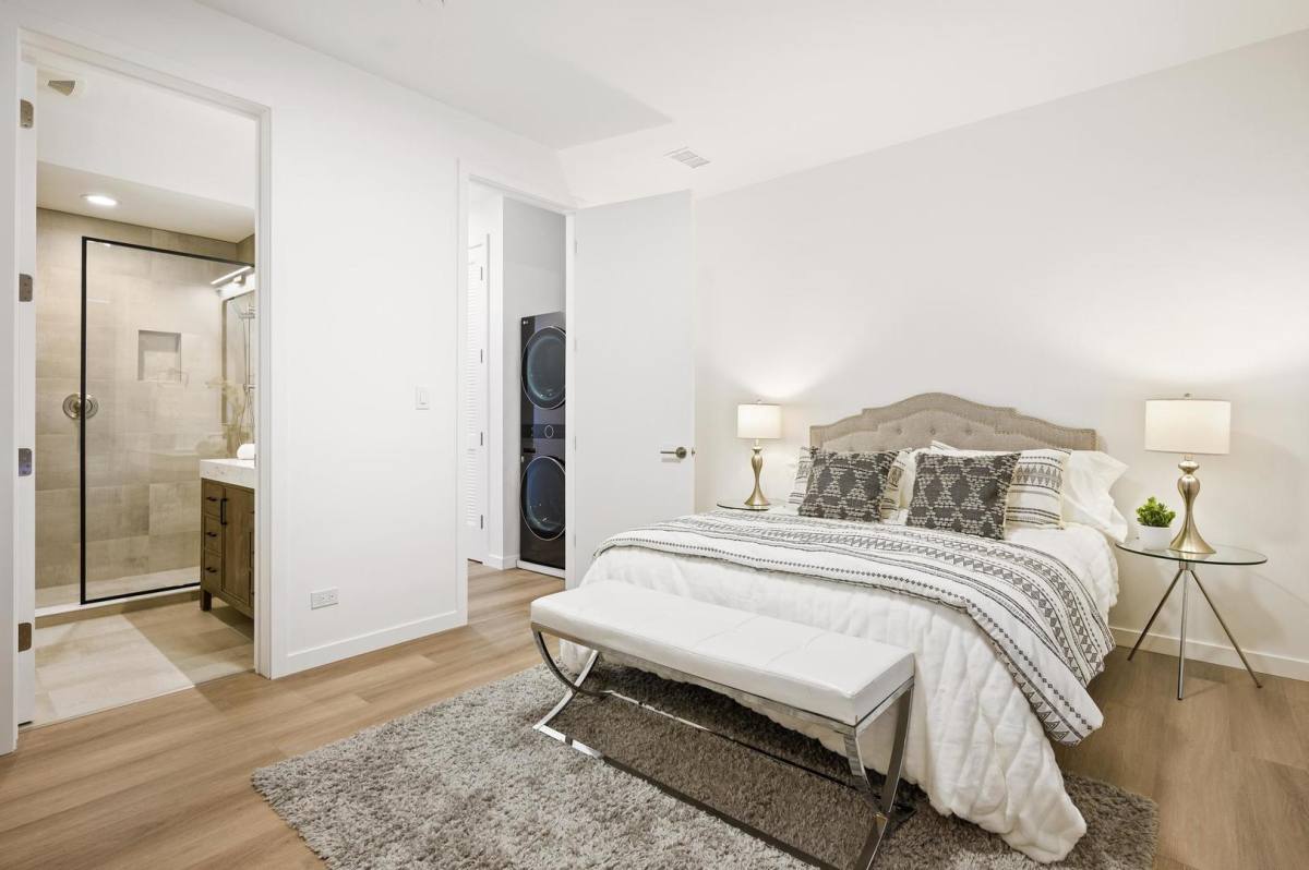 Apartment for rent at 204 S Leavitt St #204, Chicago, IL 60612