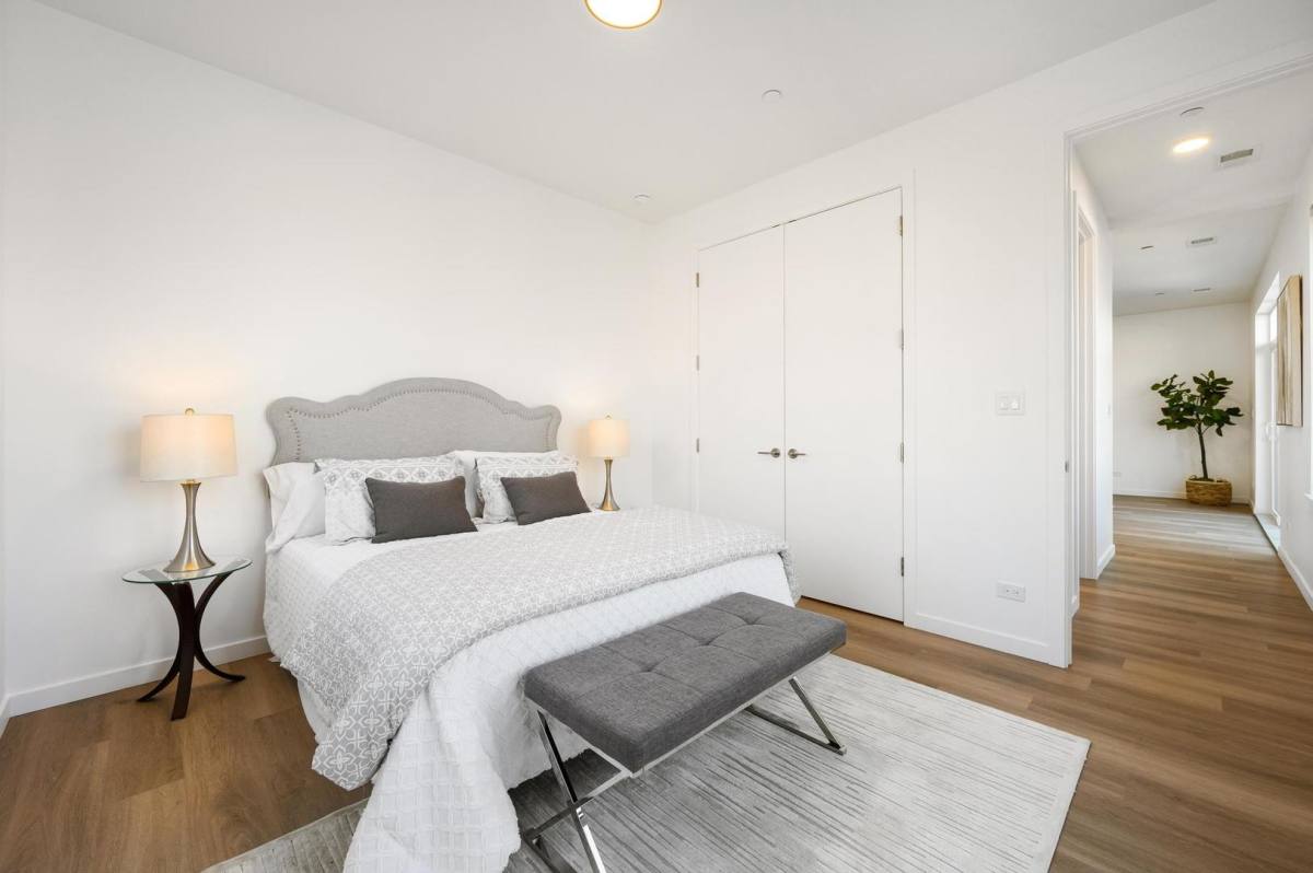 Apartment for rent at 204 S Leavitt St #204, Chicago, IL 60612