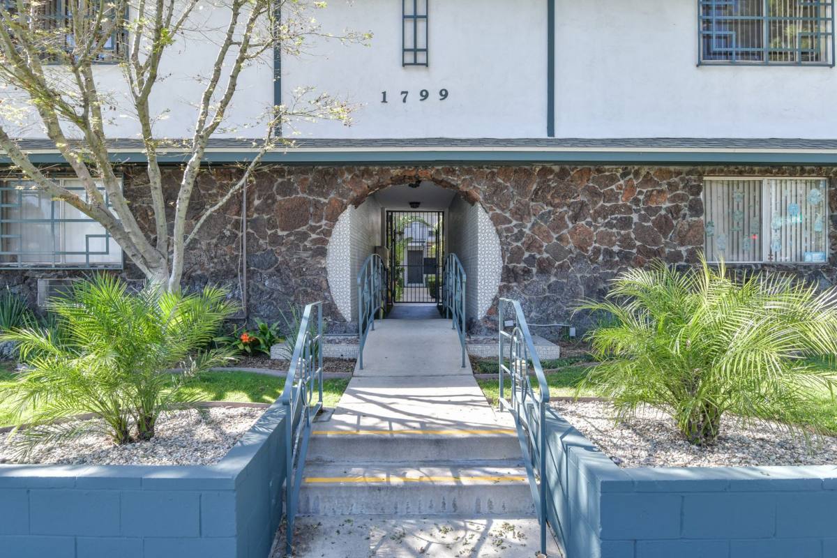 Apartment for rent at 1799 N Hollywood Way, Burbank, CA 91505