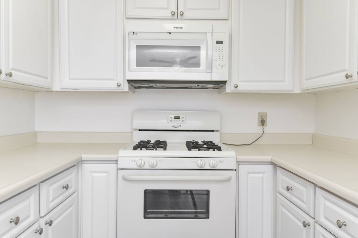 Apartment for rent at 1799 N Hollywood Way, Burbank, CA 91505