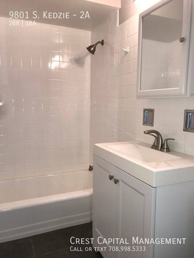 Apartment for rent at 9807 S Kedzie Ave #3C, Evergreen Park, IL 60805