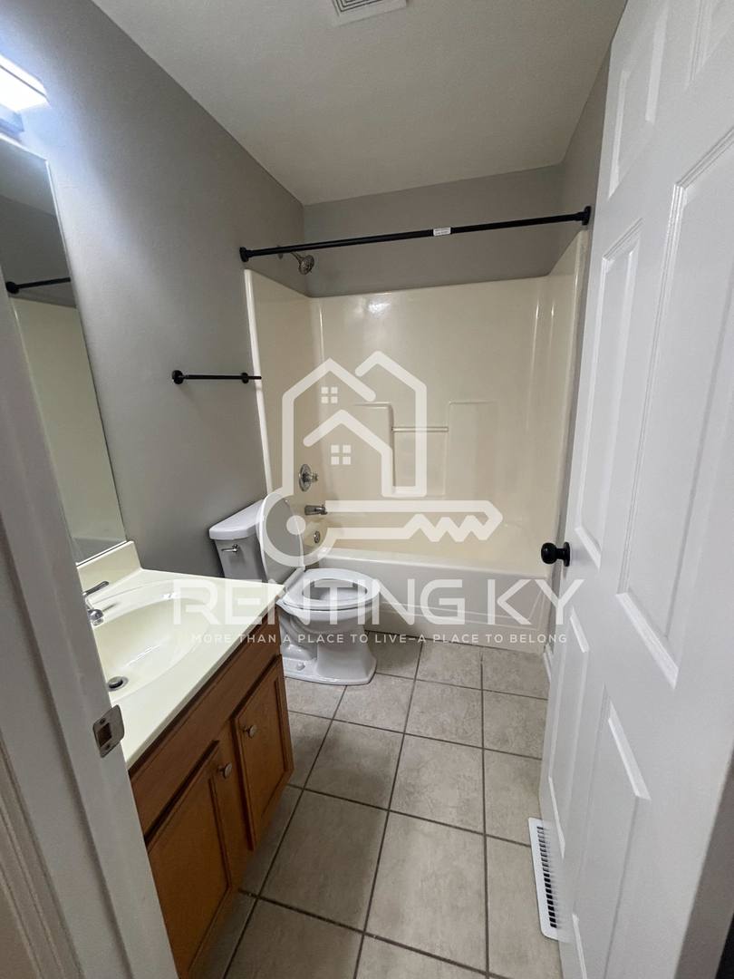 Townhouse for rent at 1027 Brooklyn Blvd, Berea, KY 40403