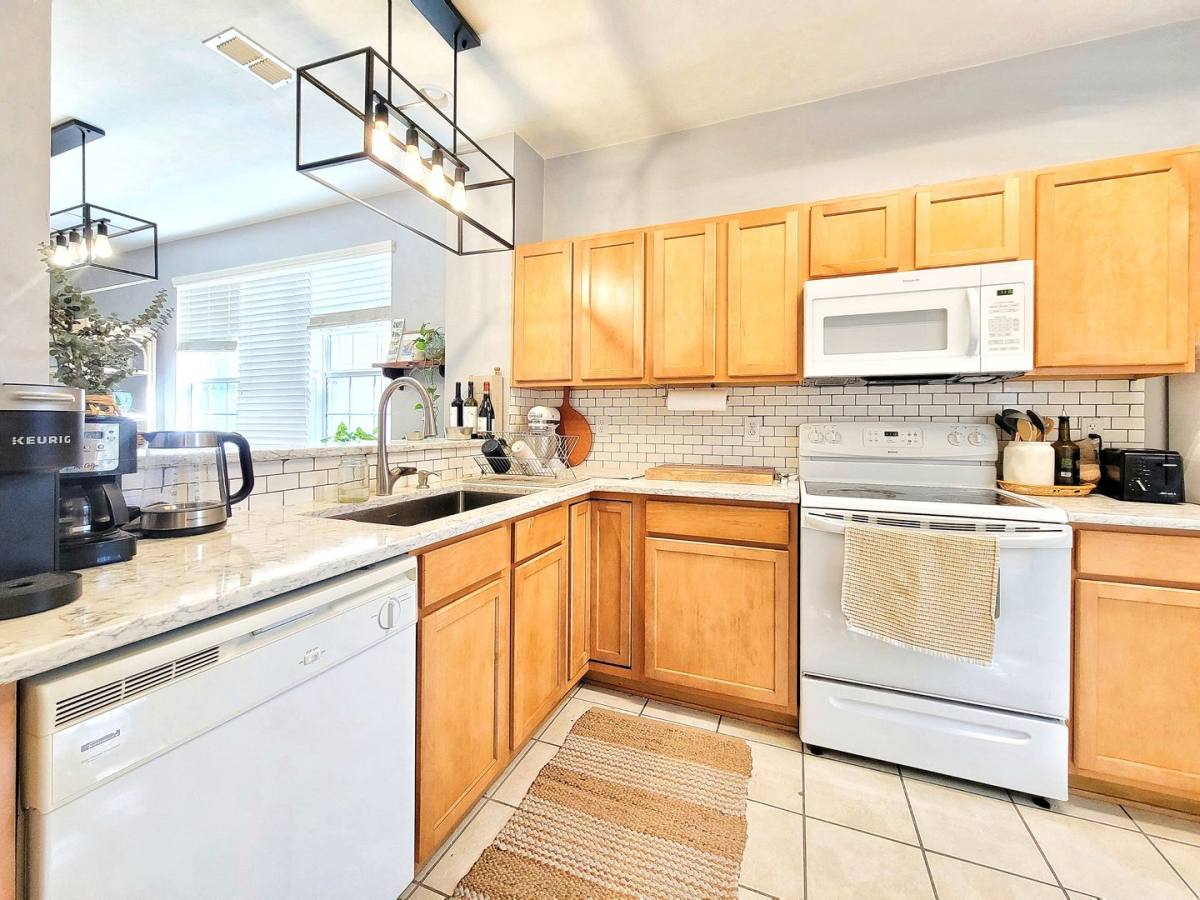 Condo for rent at 901 NW 21st Ave, Gainesville, FL 32609
