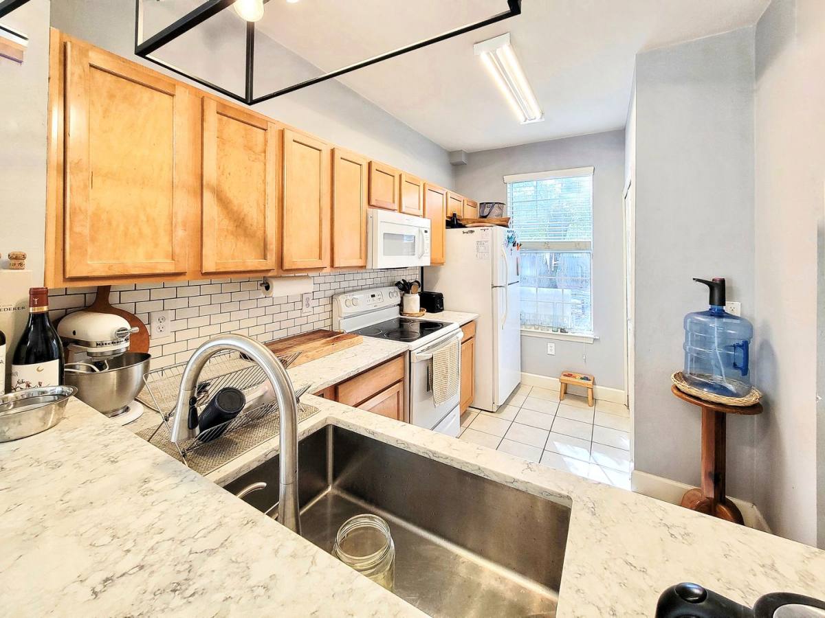 Condo for rent at 901 NW 21st Ave, Gainesville, FL 32609