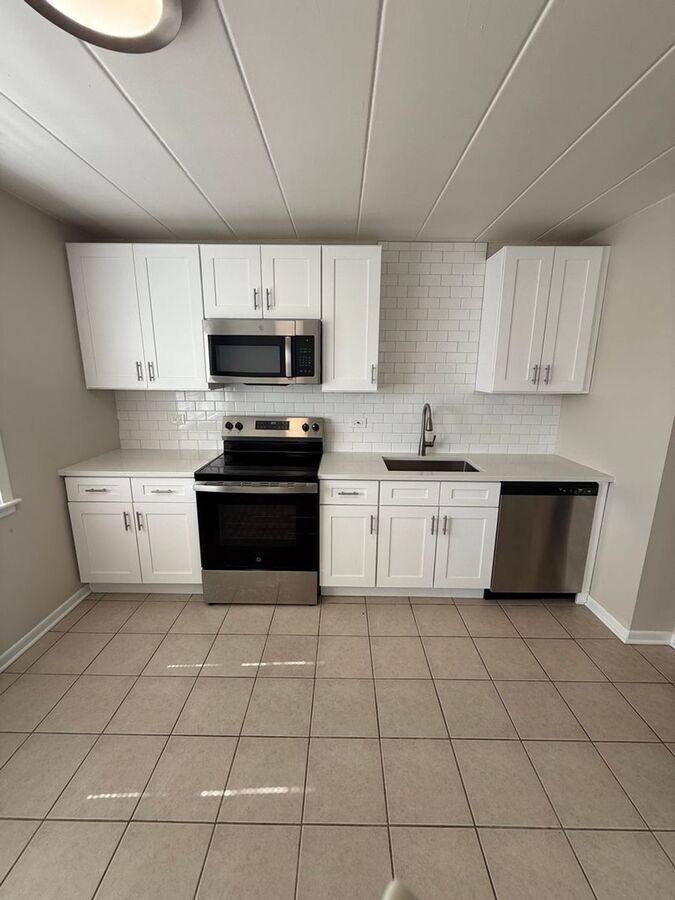Apartment for rent at 5107 Washington St #31 R, Downers Grove, IL 60515