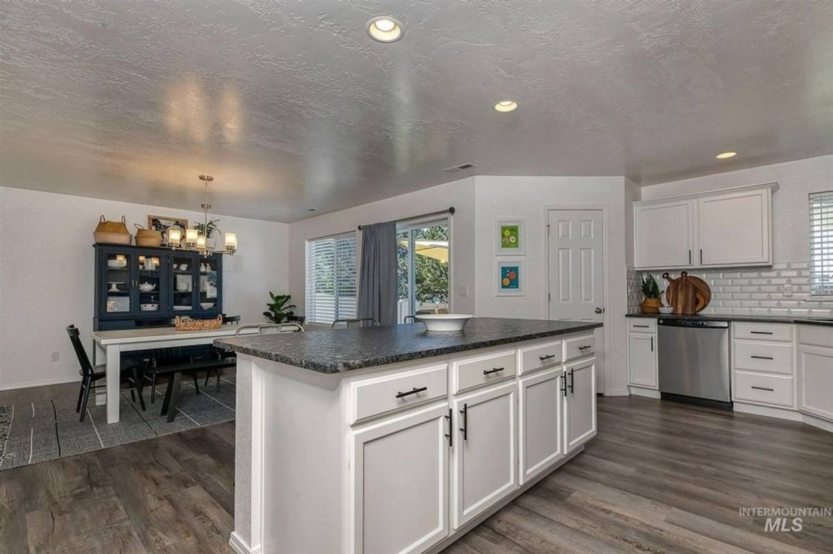 House for rent at 733 S Flintstone Ave, Meridian, ID 83642