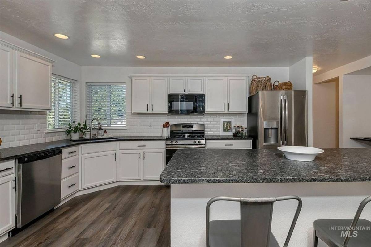 House for rent at 733 S Flintstone Ave, Meridian, ID 83642