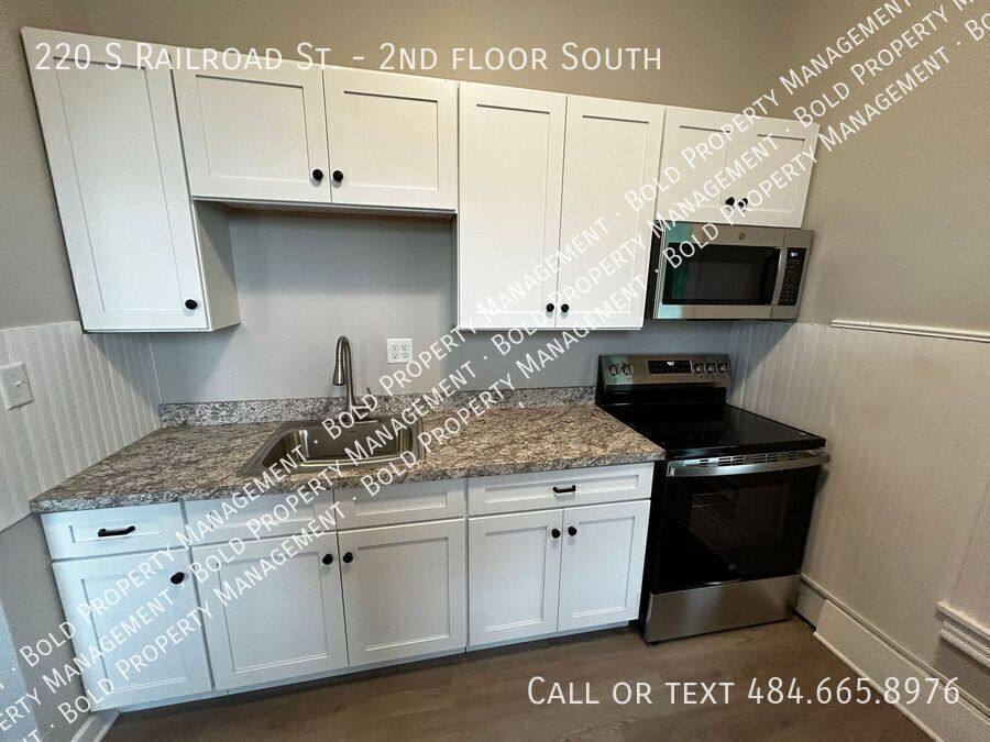 Apartment for rent at 220 S Railroad St #2nd, Myerstown, PA 17067