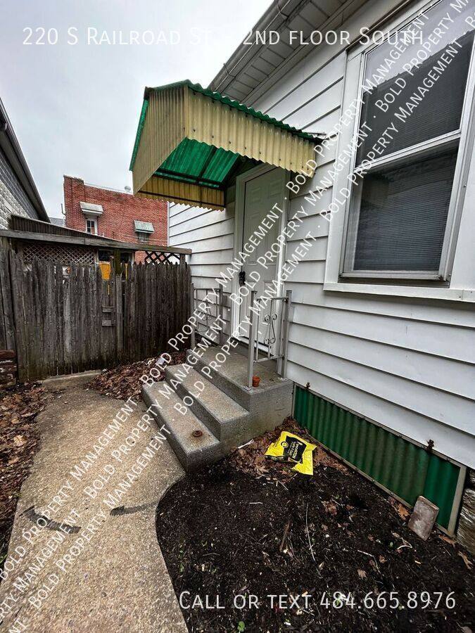 Apartment for rent at 220 S Railroad St #2nd, Myerstown, PA 17067