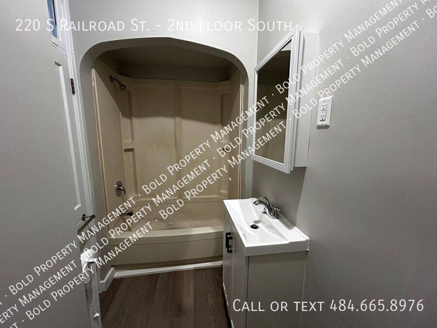Apartment for rent at 220 S Railroad St #2nd, Myerstown, PA 17067