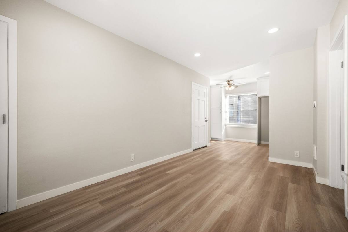 Apartment for rent at 2464 Chestnut Ave, Long Beach, CA 90806