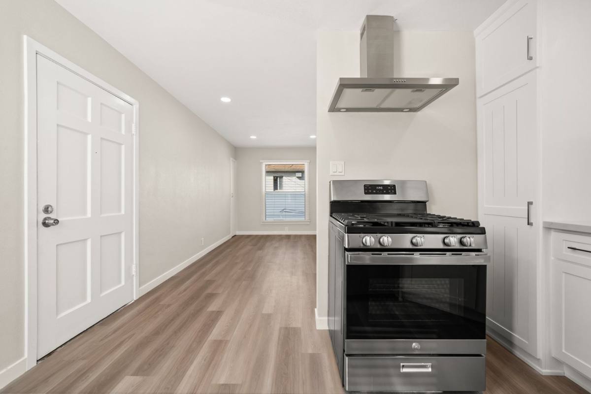 Apartment for rent at 2464 Chestnut Ave, Long Beach, CA 90806