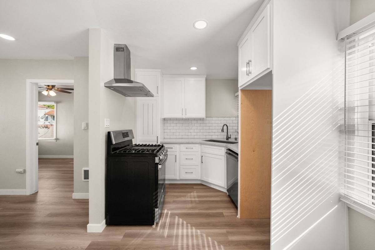 Apartment for rent at 2464 Chestnut Ave, Long Beach, CA 90806