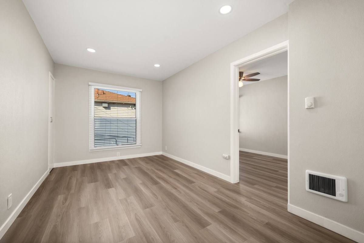 Apartment for rent at 2464 Chestnut Ave, Long Beach, CA 90806