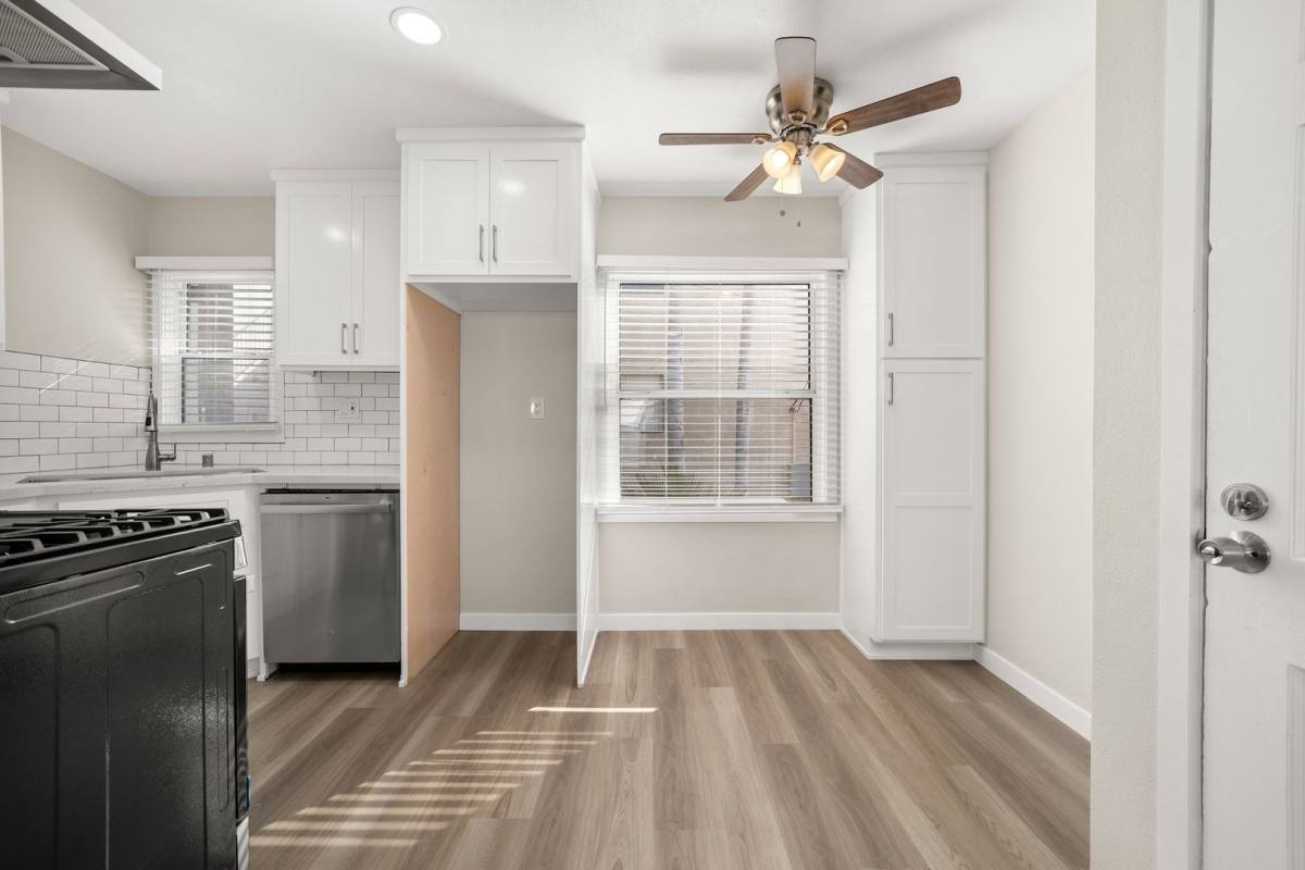 Apartment for rent at 2464 Chestnut Ave, Long Beach, CA 90806