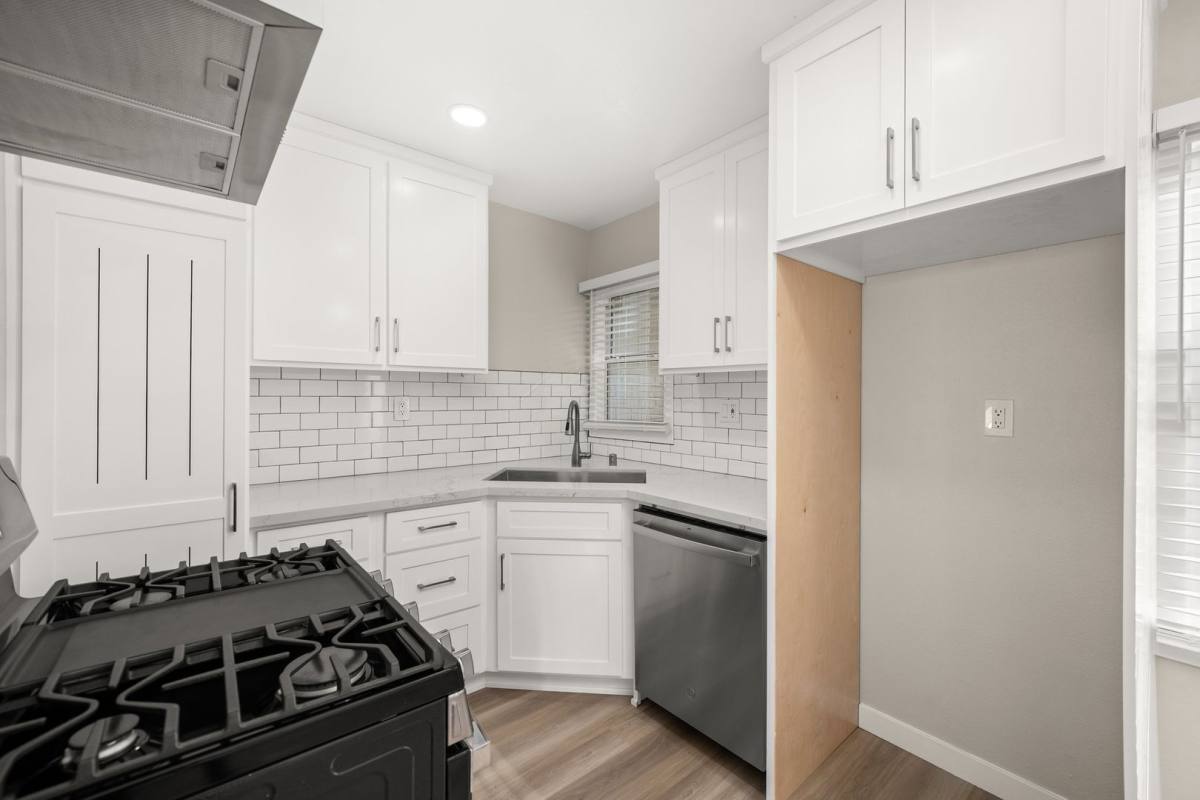 Apartment for rent at 2464 Chestnut Ave, Long Beach, CA 90806