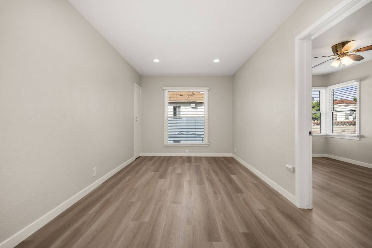 Apartment for rent at 2464 Chestnut Ave, Long Beach, CA 90806