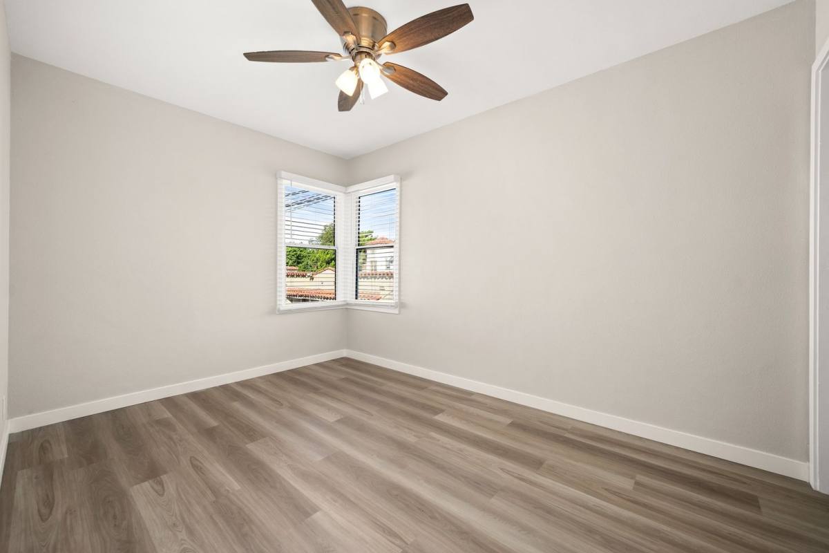 Apartment for rent at 2464 Chestnut Ave, Long Beach, CA 90806