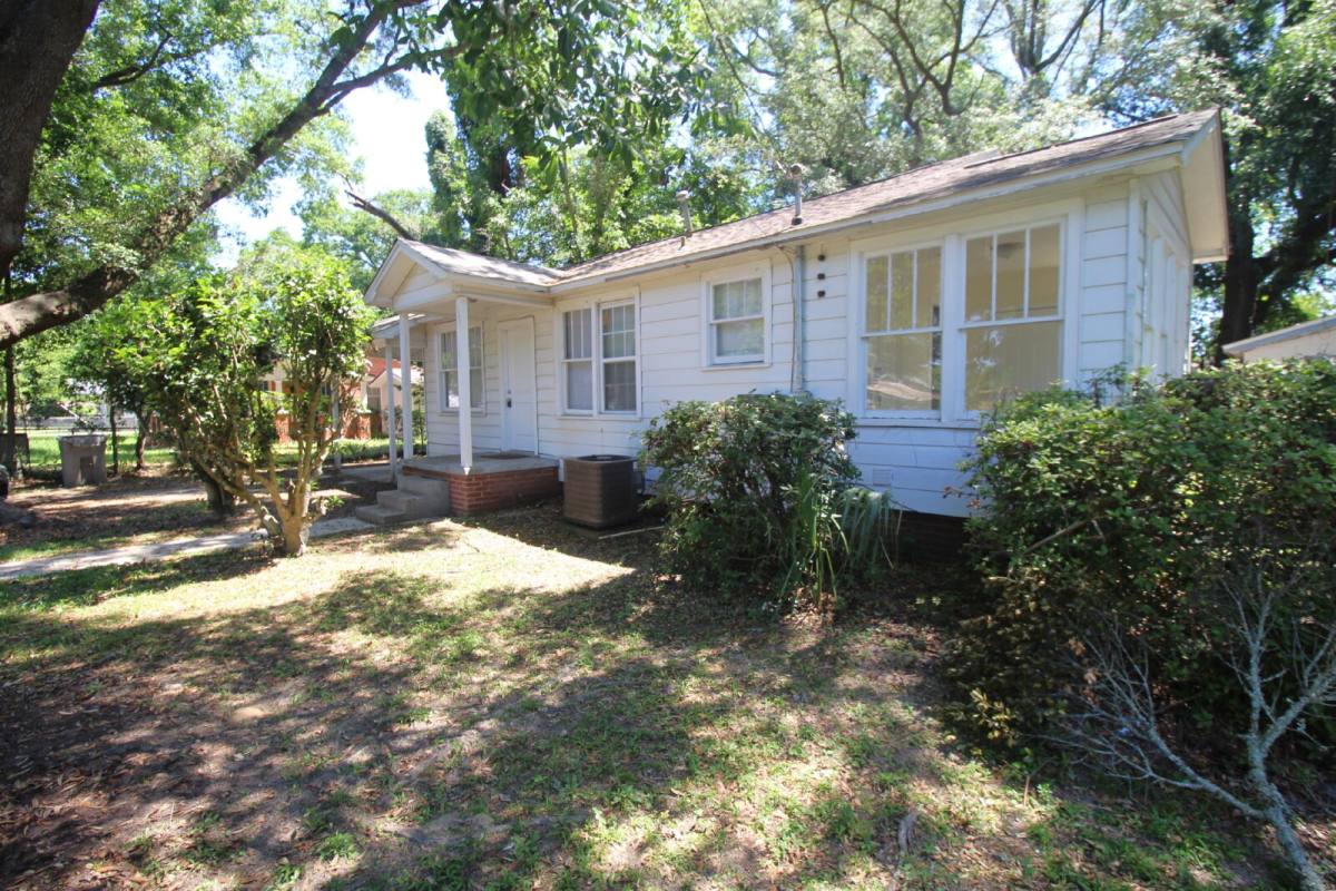 House for rent at 1218 N Kirk St, Pensacola, FL 32505