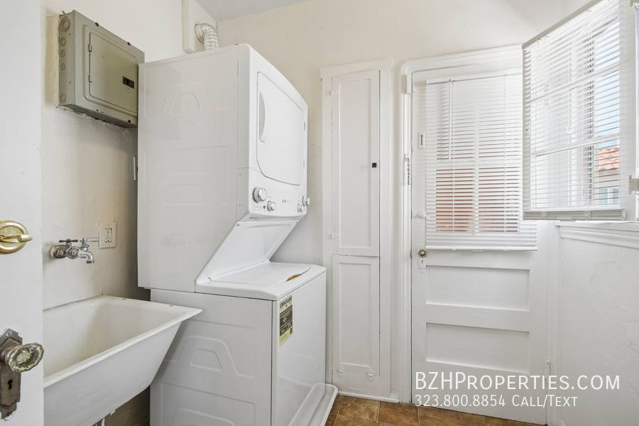 Apartment for rent at 9221 Alcott St #2, Los Angeles, CA 90035