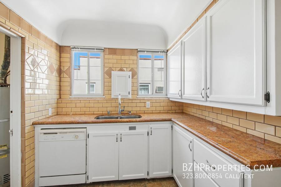 Apartment for rent at 9221 Alcott St #2, Los Angeles, CA 90035