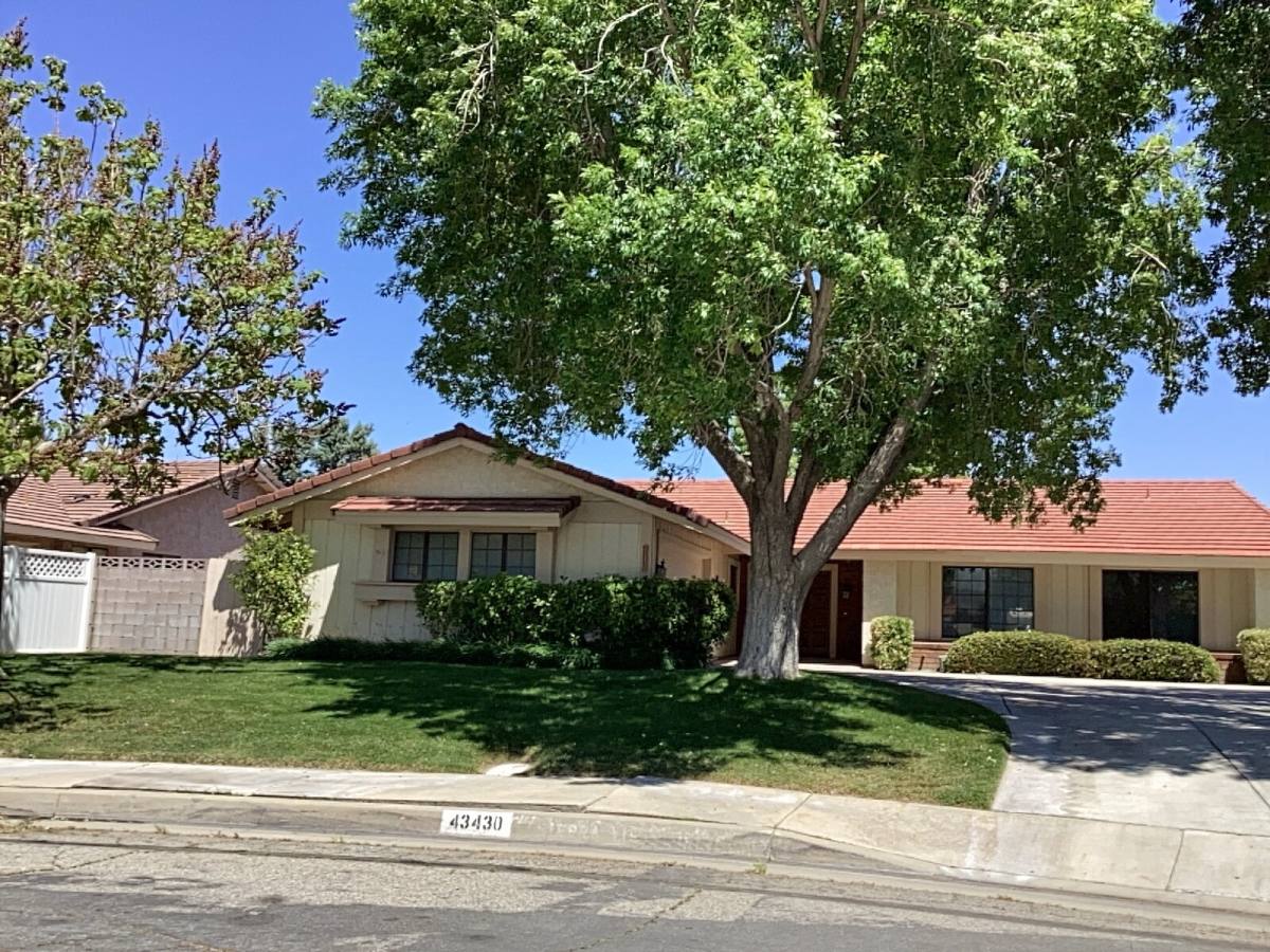 House for rent at 43430 Sierra Vista Dr, Lancaster, CA 93536