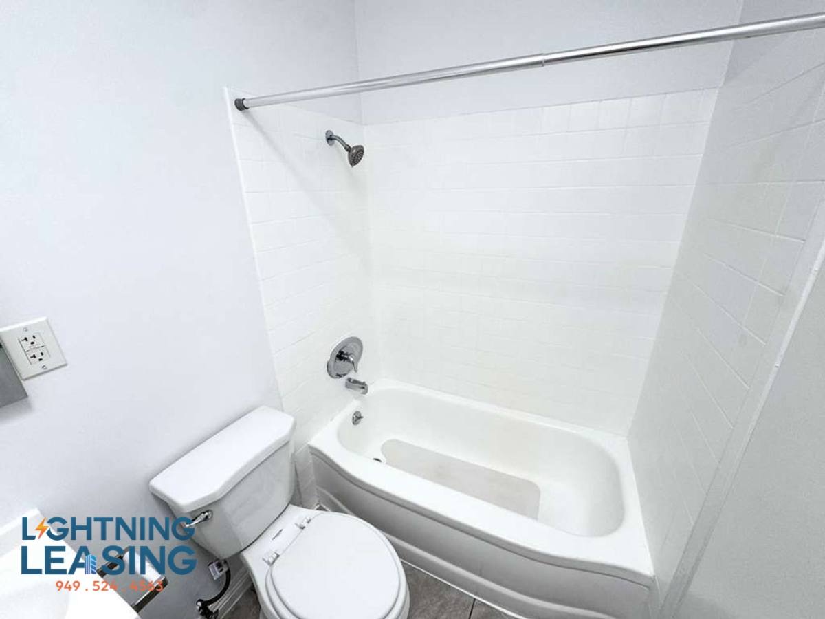 Apartment for rent at 946 S Carondelet St #16A, Los Angeles, CA 90006