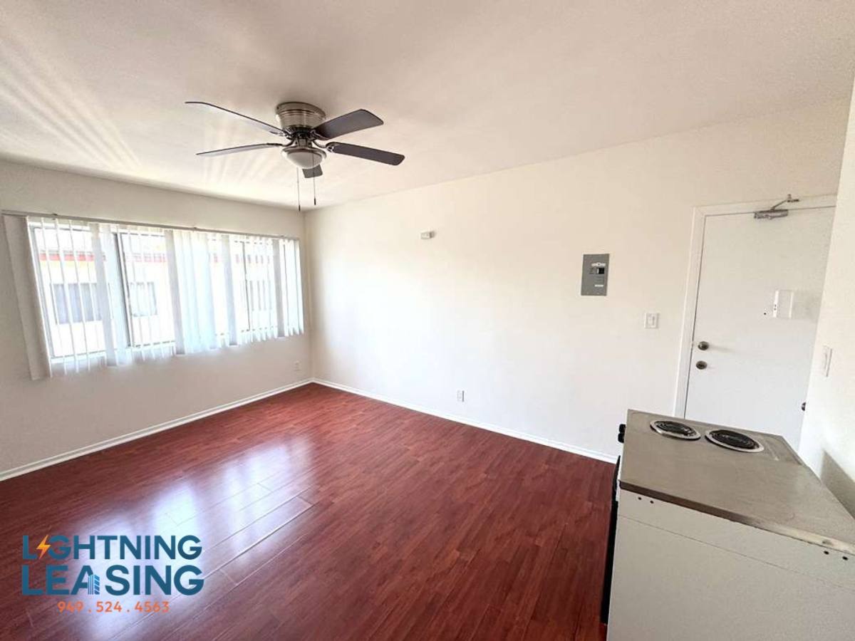 Apartment for rent at 946 S Carondelet St #16A, Los Angeles, CA 90006