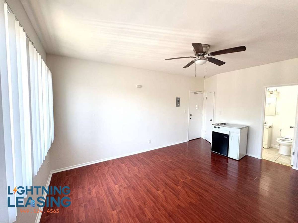 Apartment for rent at 946 S Carondelet St #16A, Los Angeles, CA 90006