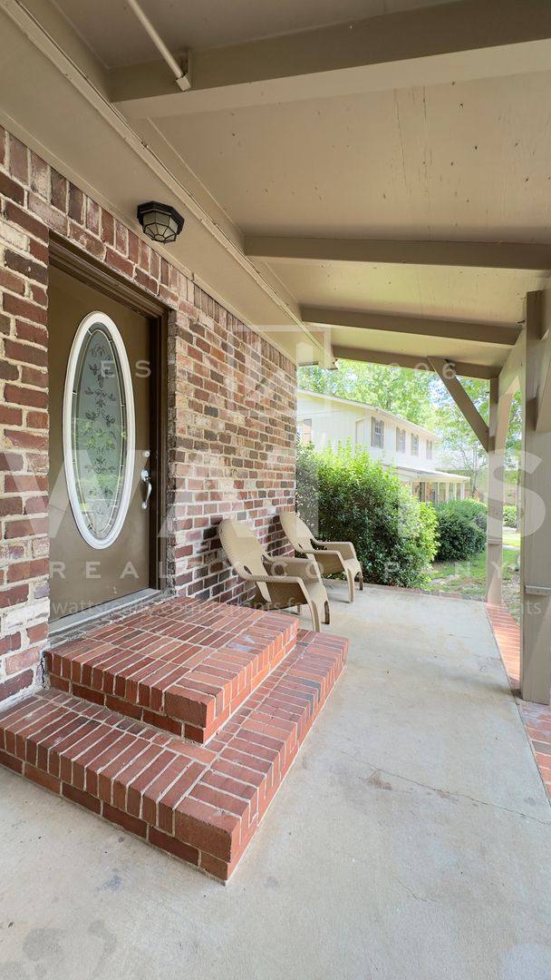 Townhouse for rent at 2986 Green Valley Rd, Birmingham, AL 35243