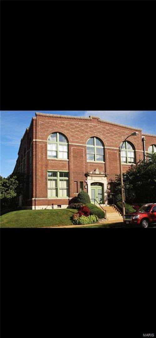 Apartment for rent at 4242 Laclede Ave, Saint Louis, MO 63108