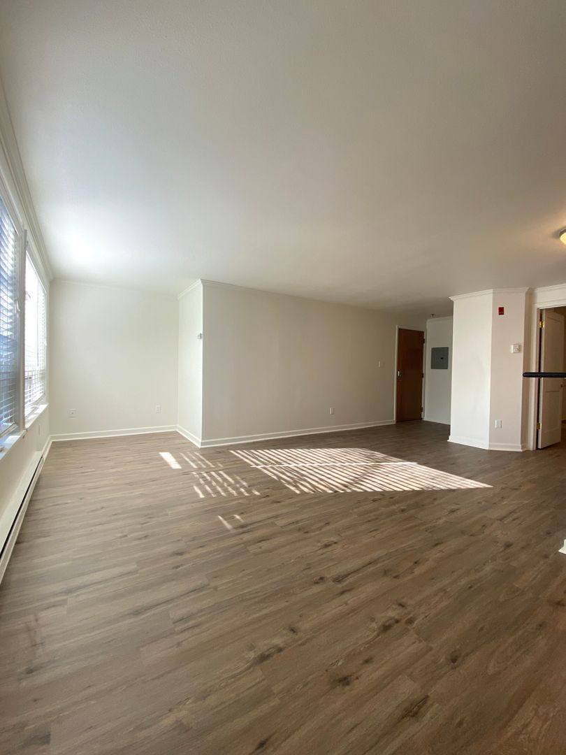 Apartment for rent at 1410 W Raye St, Seattle, WA 98119