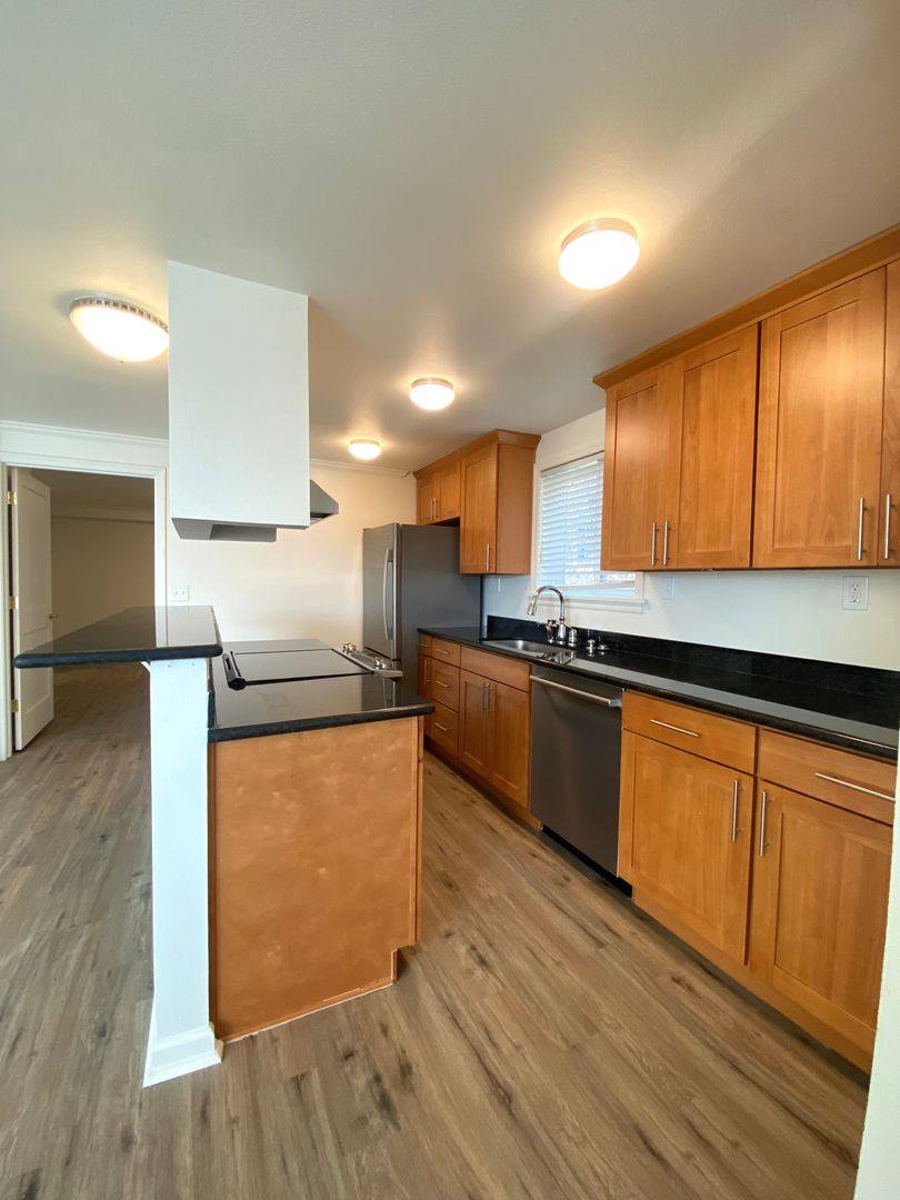 Apartment for rent at 1410 W Raye St, Seattle, WA 98119
