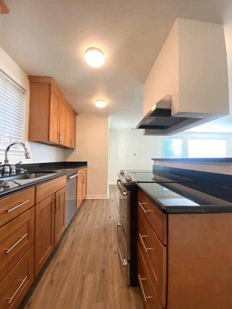 Apartment for rent at 1410 W Raye St, Seattle, WA 98119