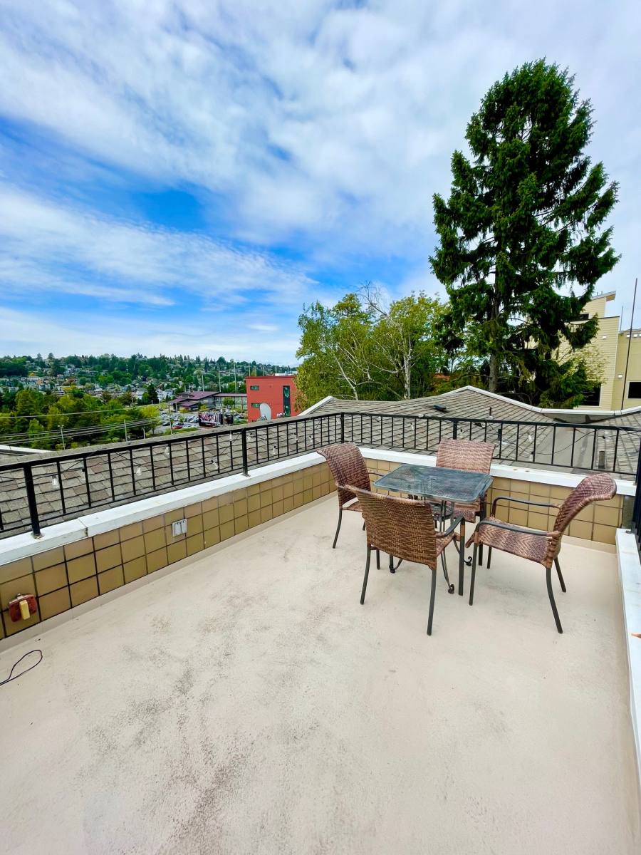 Apartment for rent at 1410 W Raye St, Seattle, WA 98119