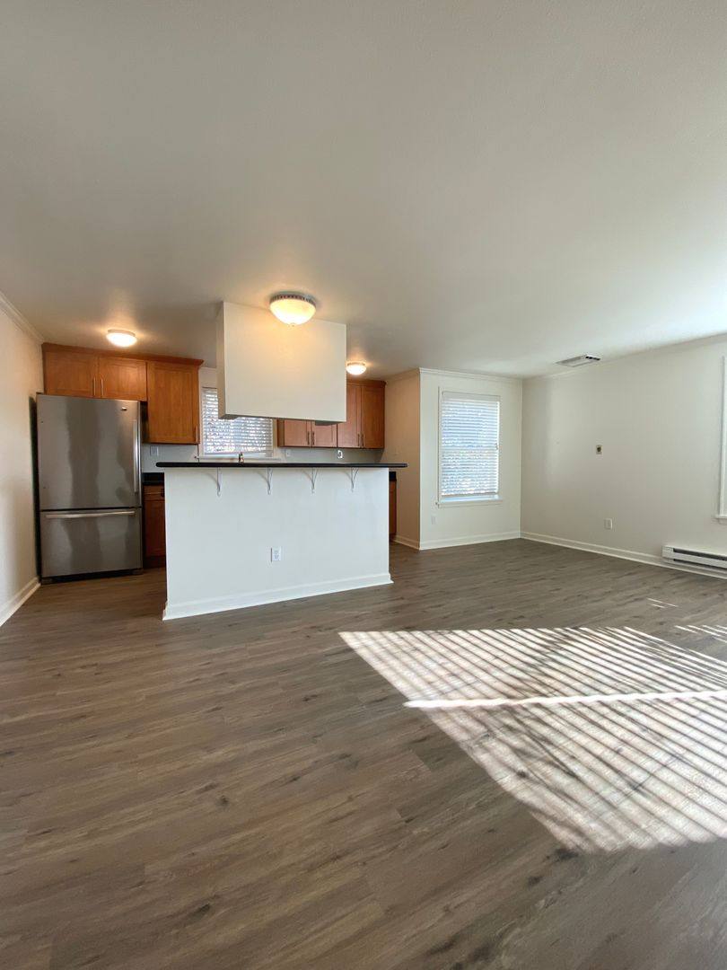 Apartment for rent at 1410 W Raye St, Seattle, WA 98119