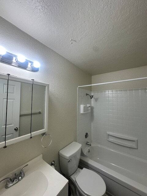 Apartment for rent at 17450 SE Powell Blvd, Portland, OR 97236