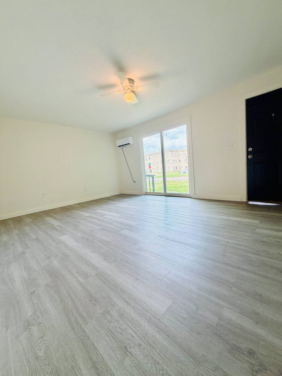 Apartment for rent at 2317-2319 Walnut St, Texarkana, TX 75501